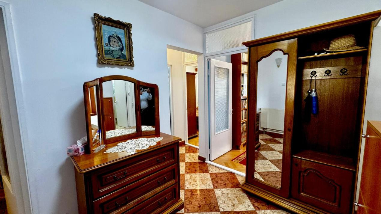 Apartament de închiriat 3 camere în Valea Aurie – preț sub nivelul pieței