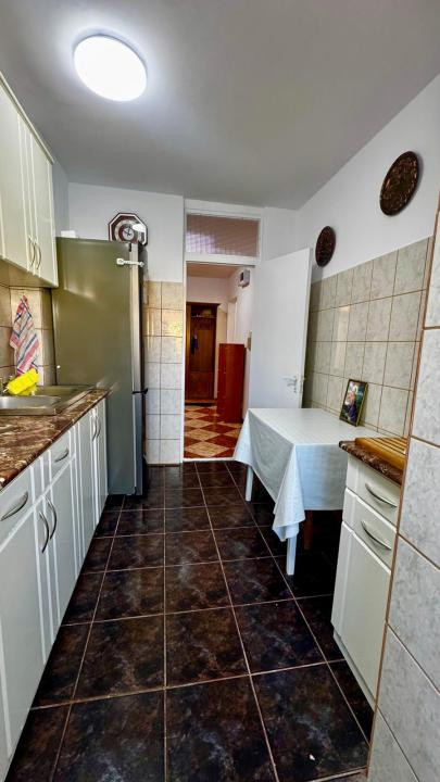 Apartament de închiriat 3 camere în Valea Aurie – preț sub nivelul pieței