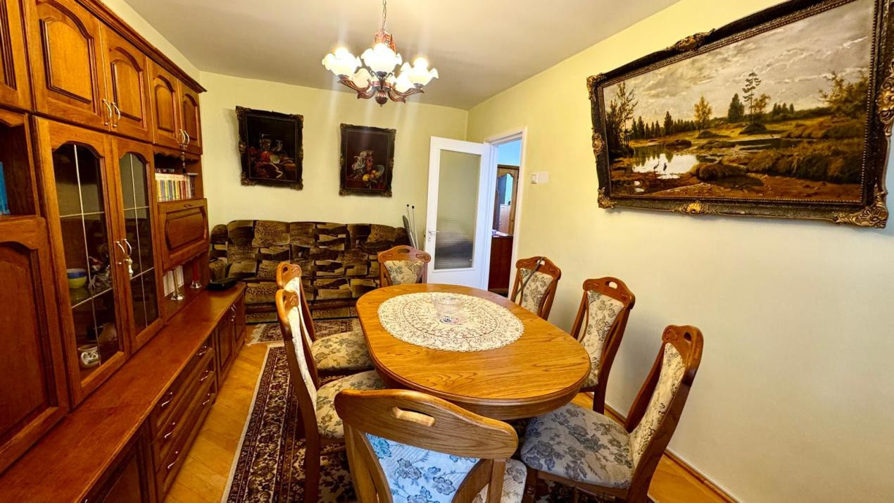 Apartament de închiriat 3 camere în Valea Aurie – preț sub nivelul pieței