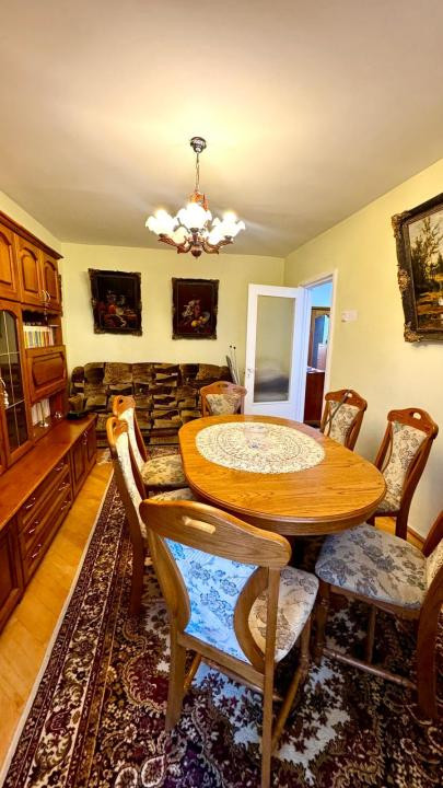 Apartament de închiriat 3 camere în Valea Aurie – preț sub nivelul pieței