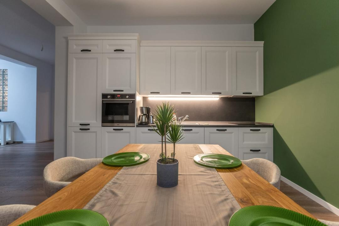 Apartament 3 camere și curte privată | Parcul Sub Arini