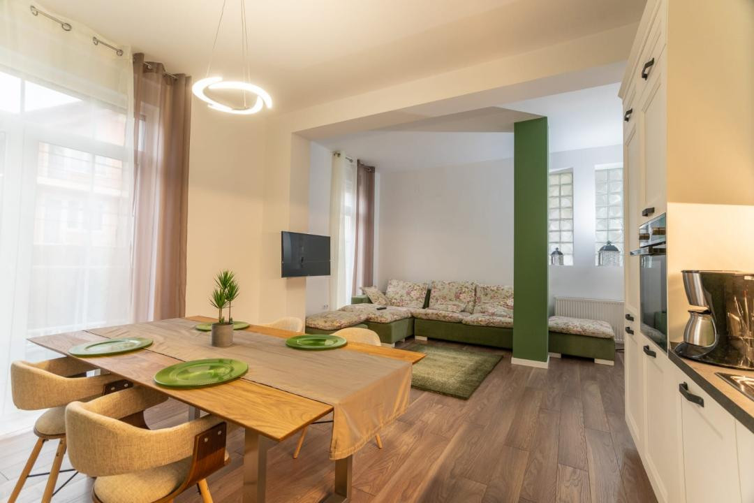 Apartament 3 camere și curte privată | Parcul Sub Arini