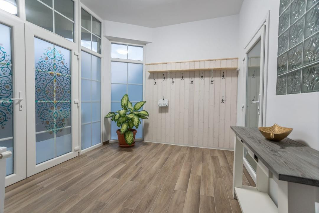 Apartament 3 camere și curte privată | Parcul Sub Arini
