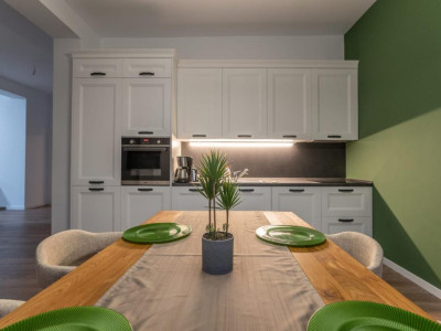 Apartament 3 camere și curte privată | Parcul Sub Arini