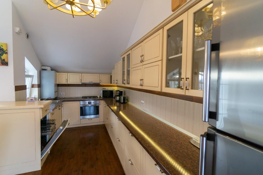 Penthouse exclusivist de închiriat în zona Parc Sub Arini