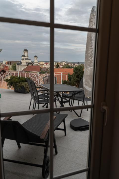 Penthouse exclusivist de închiriat în zona Parc Sub Arini