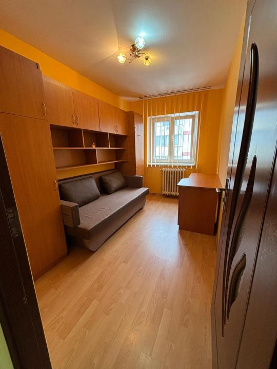 Apartament 3 camere de inchiriat in Valea Aurie