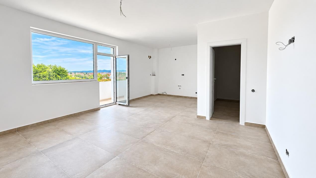 Apartament cu 3 camere și 2 băi, plus balcon