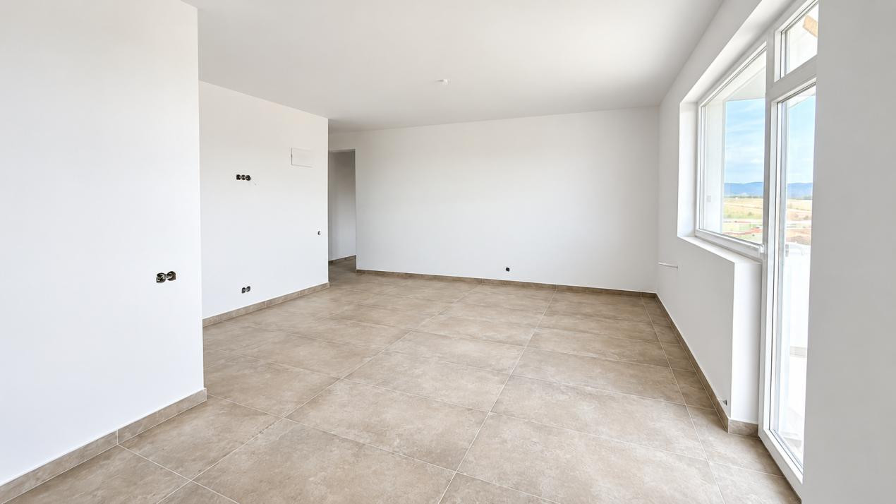 Apartament cu 3 camere și 2 băi, plus balcon