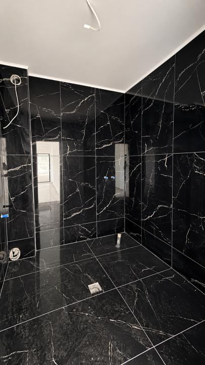 Apartament cu 3 camere și 2 băi, plus balcon