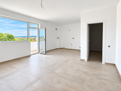 Apartament cu 3 camere și 2 băi, plus balcon