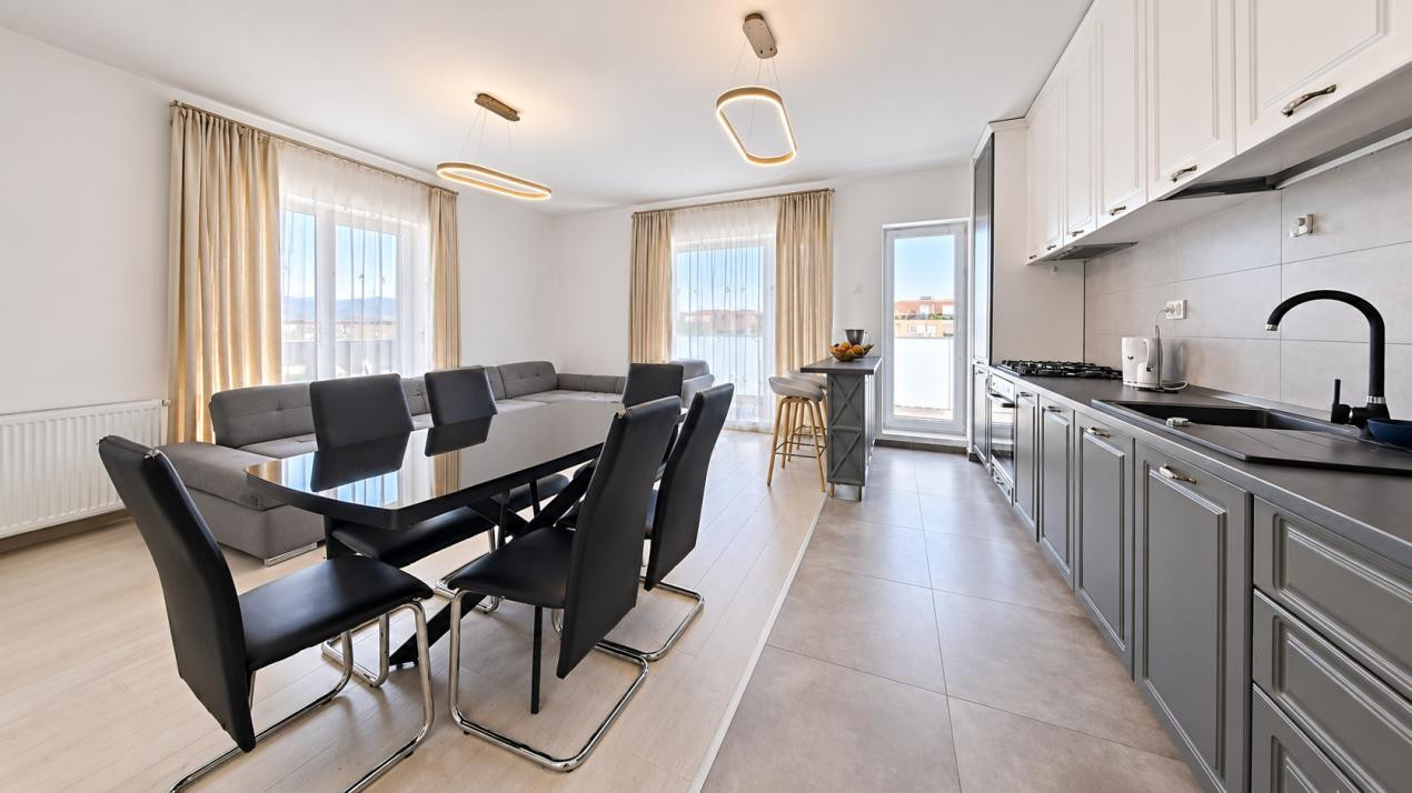 Apartament 3 camere, Modern, Parcare subterana, chiar langa Mall Coresi.
