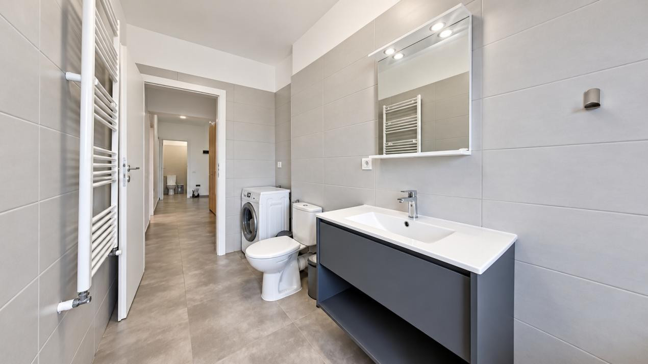 Apartament 3 camere, Modern, Parcare subterana, chiar langa Mall Coresi.