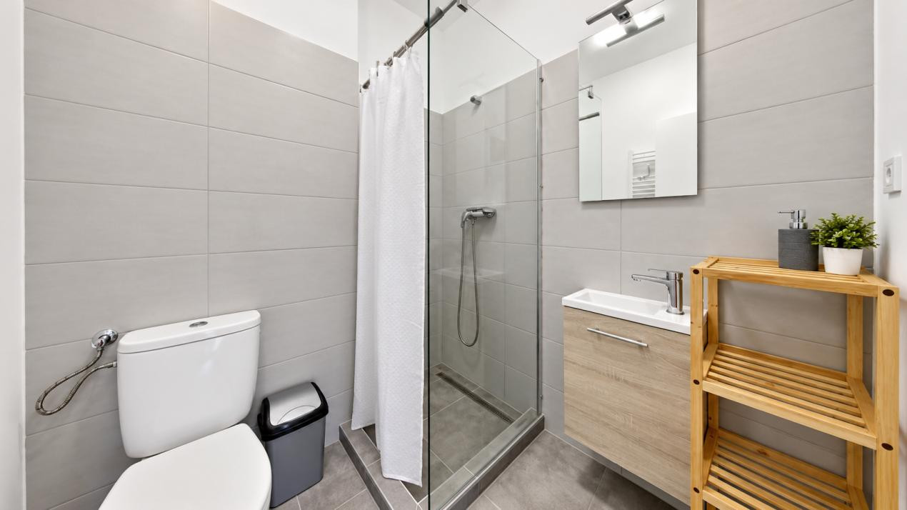 Apartament 3 camere, Modern, Parcare subterana, chiar langa Mall Coresi.