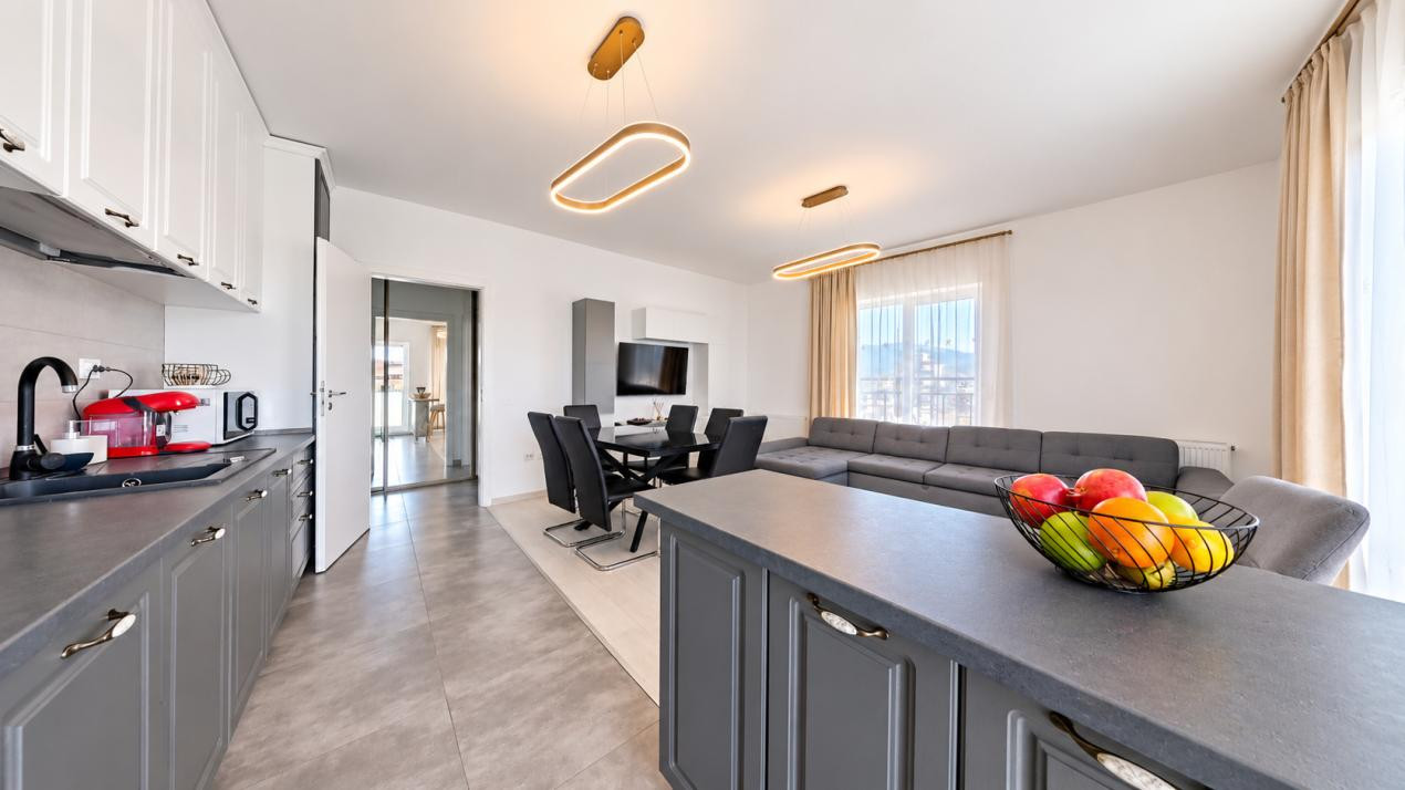 Apartament 3 camere, Modern, Parcare subterana, chiar langa Mall Coresi.