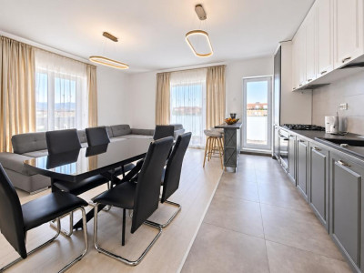 Apartament 3 camere, Modern, Parcare subterana, chiar langa Mall Coresi.