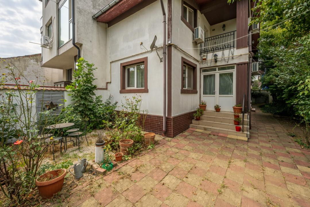 Comision 0% - Vilă 5 camere, 4 dormitoare, teren 282mp in Sector 1
