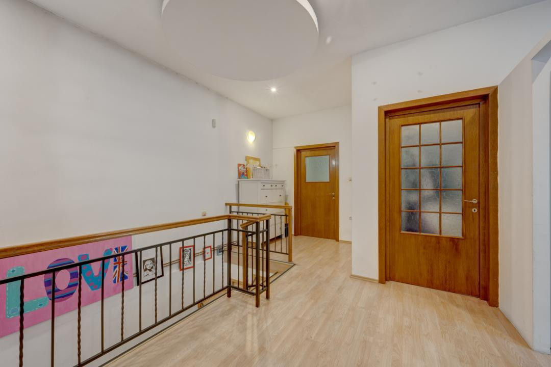 Comision 0% - Vilă 5 camere, 4 dormitoare, teren 282mp in Sector 1