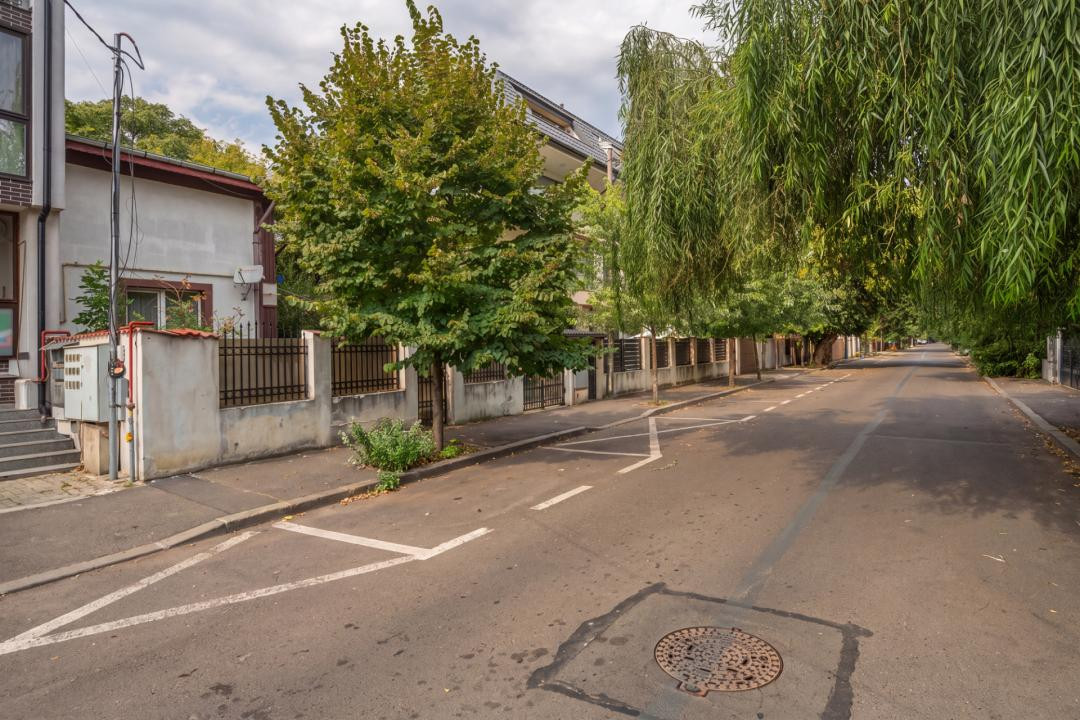 Comision 0% - Vilă 5 camere, 4 dormitoare, teren 282mp in Sector 1