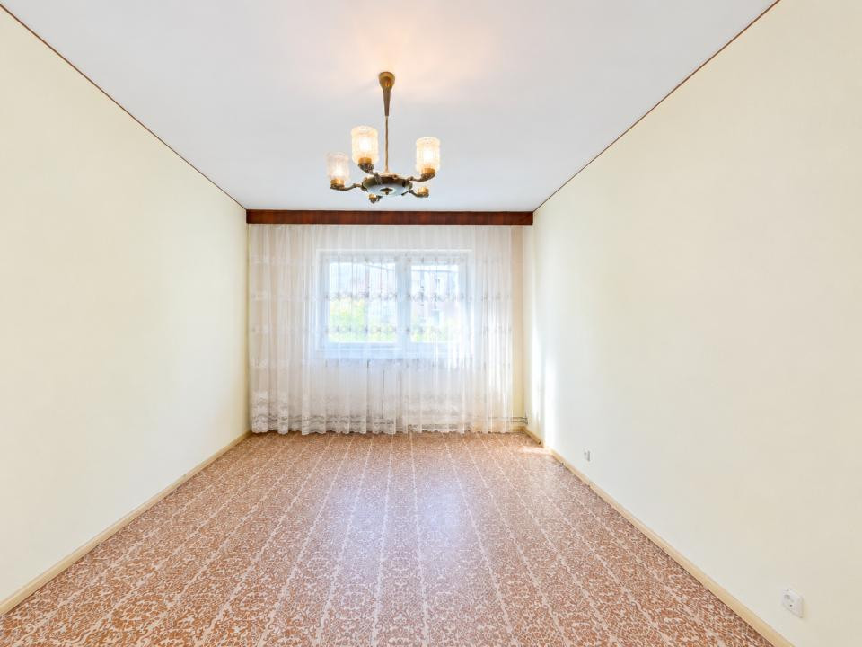 Vânzare apartament cu 3 camere, decomandat - strada Codrul Cosminului