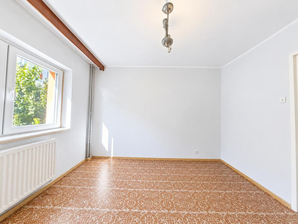 Vânzare apartament cu 3 camere, decomandat - strada Codrul Cosminului