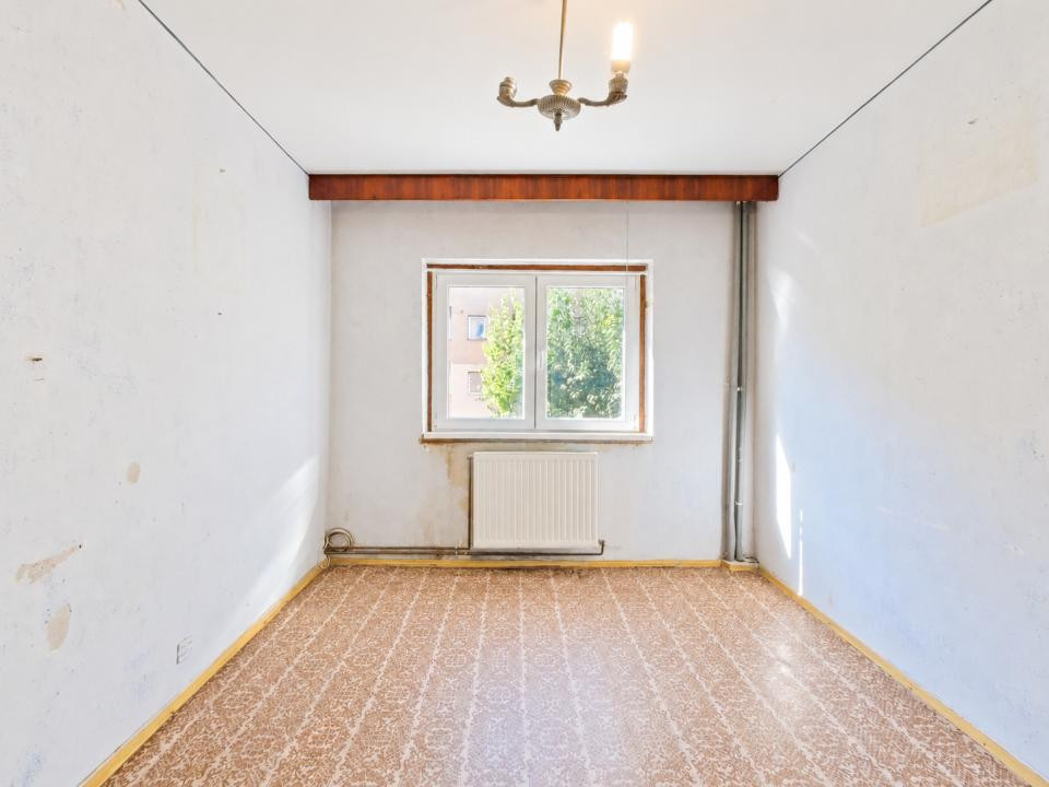 Vânzare apartament cu 3 camere, decomandat - strada Codrul Cosminului