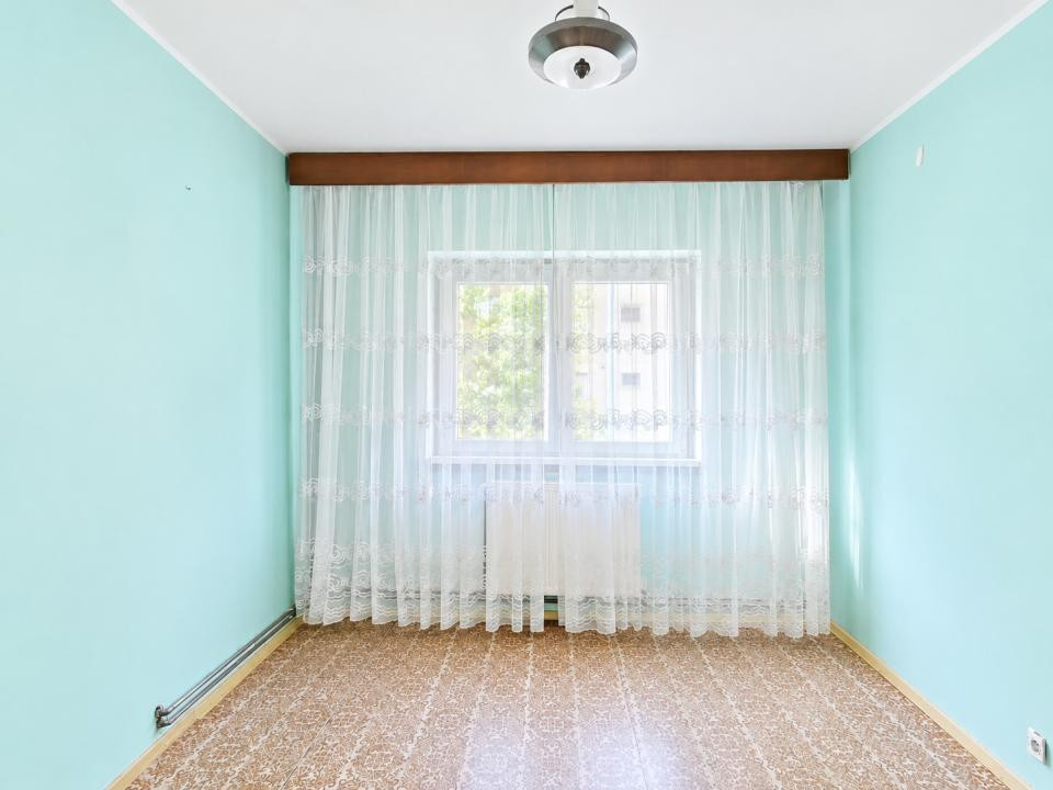 Vânzare apartament cu 3 camere, decomandat - strada Codrul Cosminului