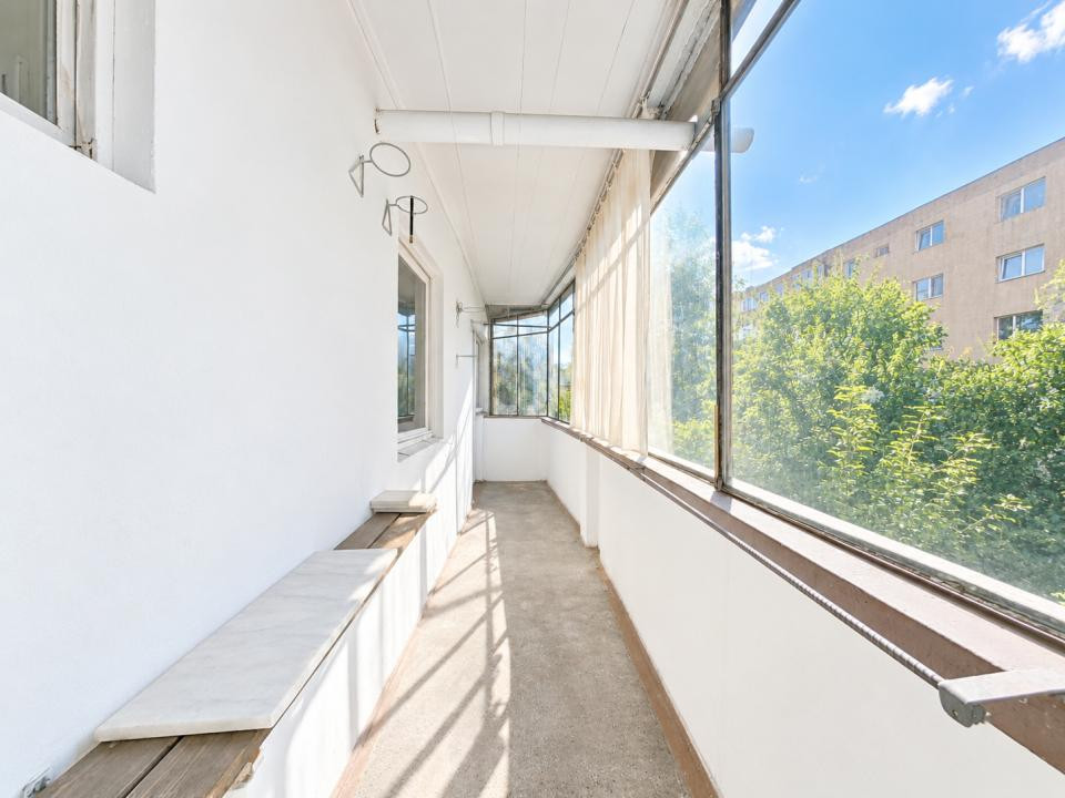 Vânzare apartament cu 3 camere, decomandat - strada Codrul Cosminului