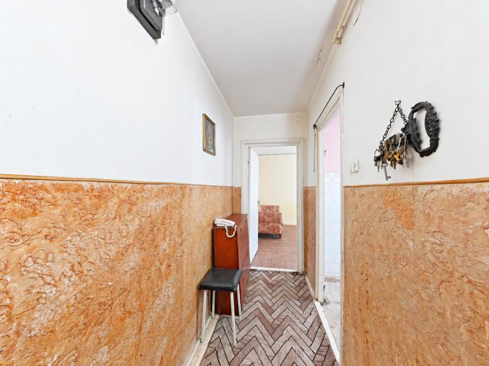 Vânzare apartament cu 3 camere, decomandat - strada Codrul Cosminului