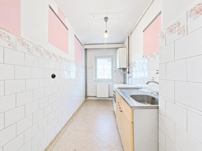 Vânzare apartament cu 3 camere, decomandat - strada Codrul Cosminului