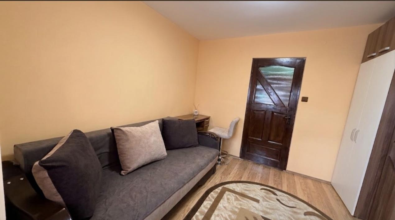 Garsoniera Renovata cu centrala proprie - Etaj 1