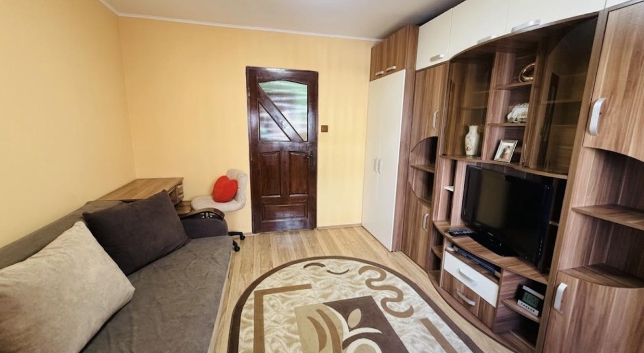 Garsoniera Renovata cu centrala proprie - Etaj 1