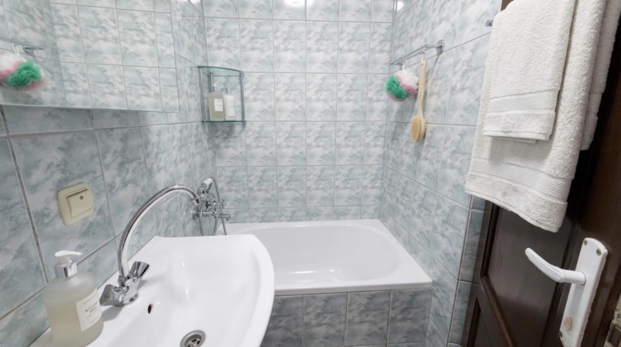 Garsoniera Renovata cu centrala proprie - Etaj 1