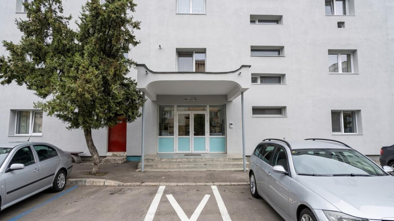 Garsoniera Renovata cu centrala proprie - Etaj 1