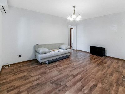 Apartament cu 3 camere și două balcoane, într-o oază de verdeață, Piața Muncii