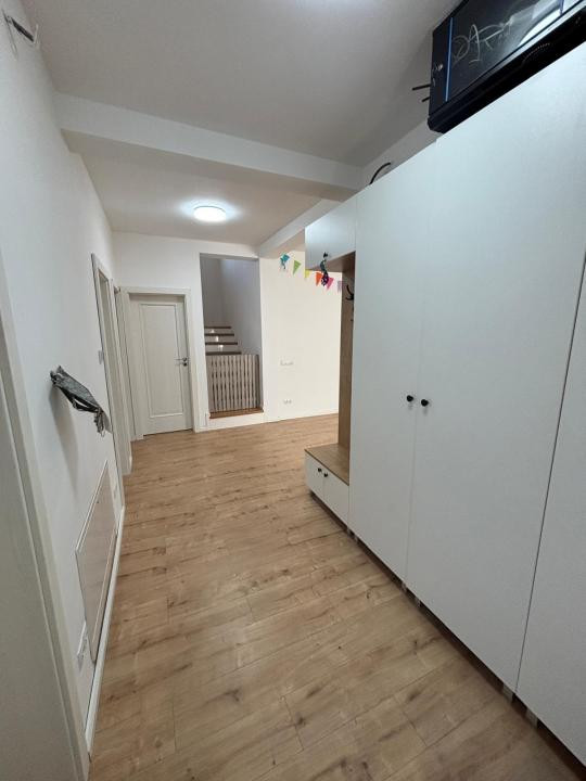 Casă individuală de închiriat în Tochile  6 camere, 160 mp, teren 1.000 mp