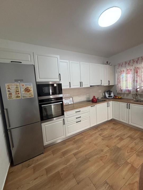 Casă individuală de închiriat în Tochile  6 camere, 160 mp, teren 1.000 mp