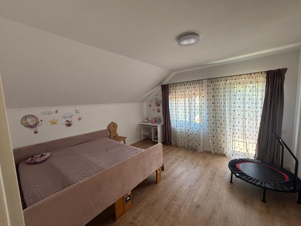 Casă individuală de închiriat în Tochile  6 camere, 160 mp, teren 1.000 mp