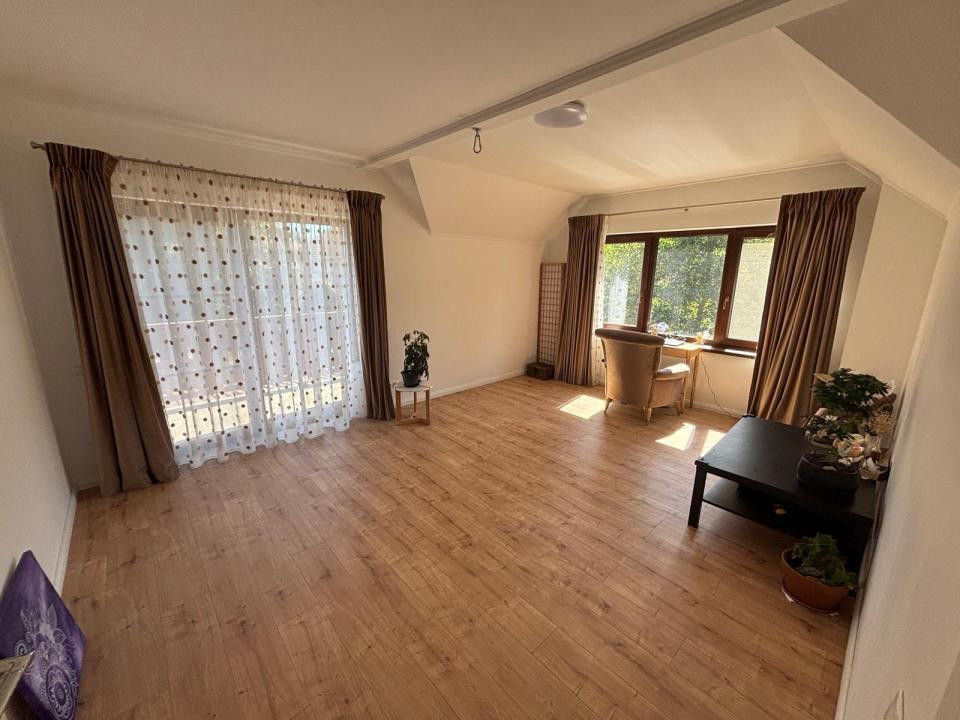 Casă individuală de închiriat în Tochile  6 camere, 160 mp, teren 1.000 mp