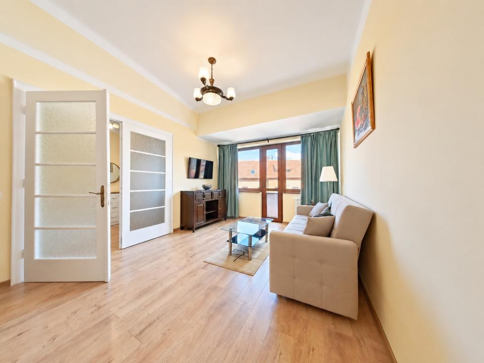Închiriere apartament cu 3 camere, mobilat și utilat, Central Brasov