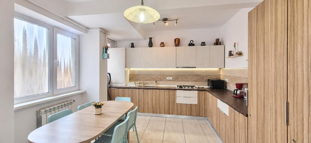 Închiriere apartament cu 3 camere, mobilat și utilat, Central Brasov