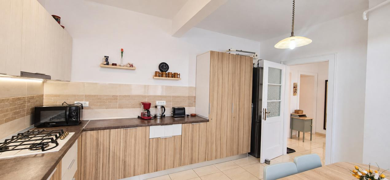 Închiriere apartament cu 3 camere, mobilat și utilat, Central Brasov
