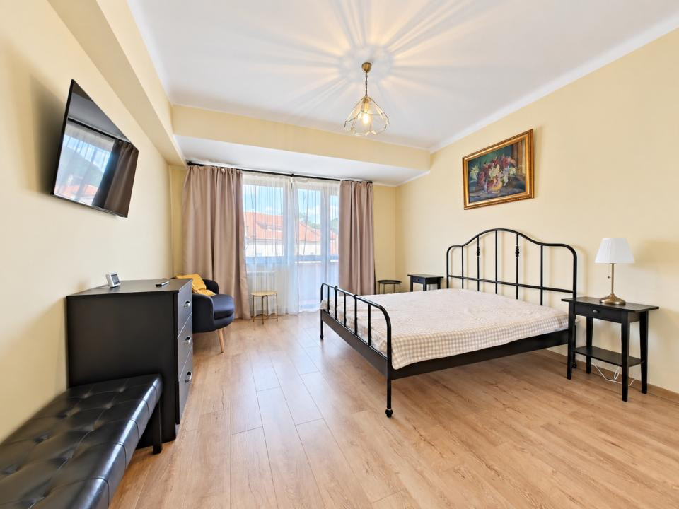 Închiriere apartament cu 3 camere, mobilat și utilat, Central Brasov