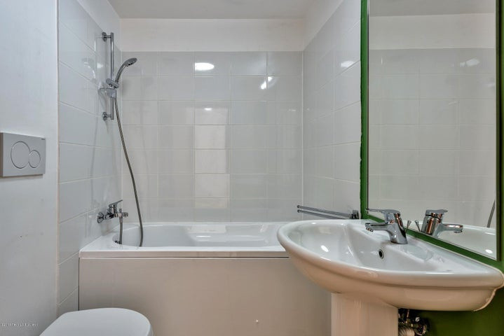 Garsoniera cu curte individuala in Poseidon Residence