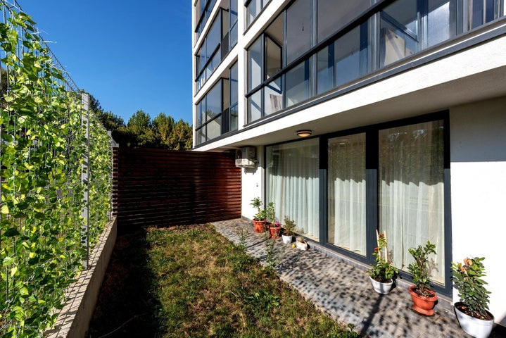 Garsoniera cu curte individuala in Poseidon Residence
