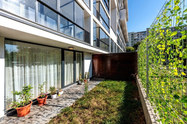 Garsoniera cu curte individuala in Poseidon Residence