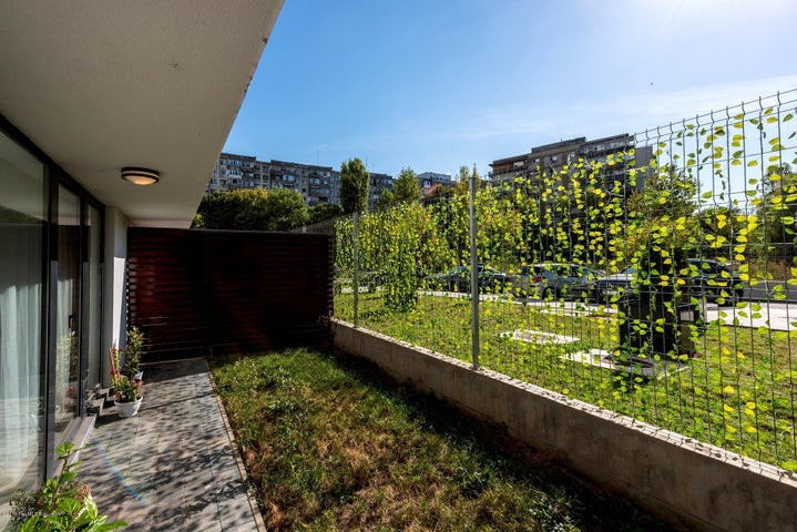 Garsoniera cu curte individuala in Poseidon Residence