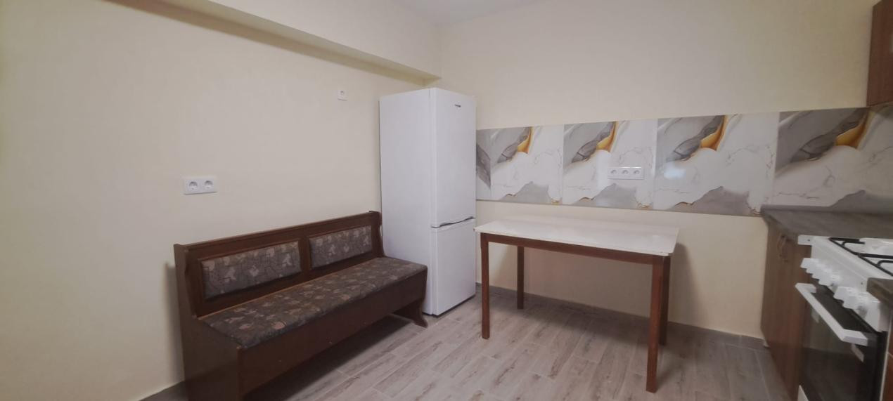 Chirie la casa  individuala , curte si gradina 