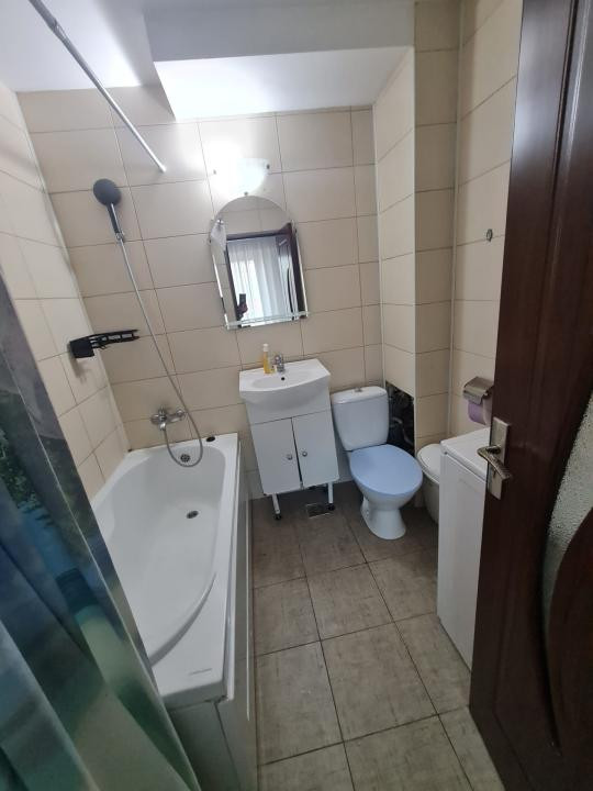 Apartament cu 2 camere decomandate in Pod de Fier