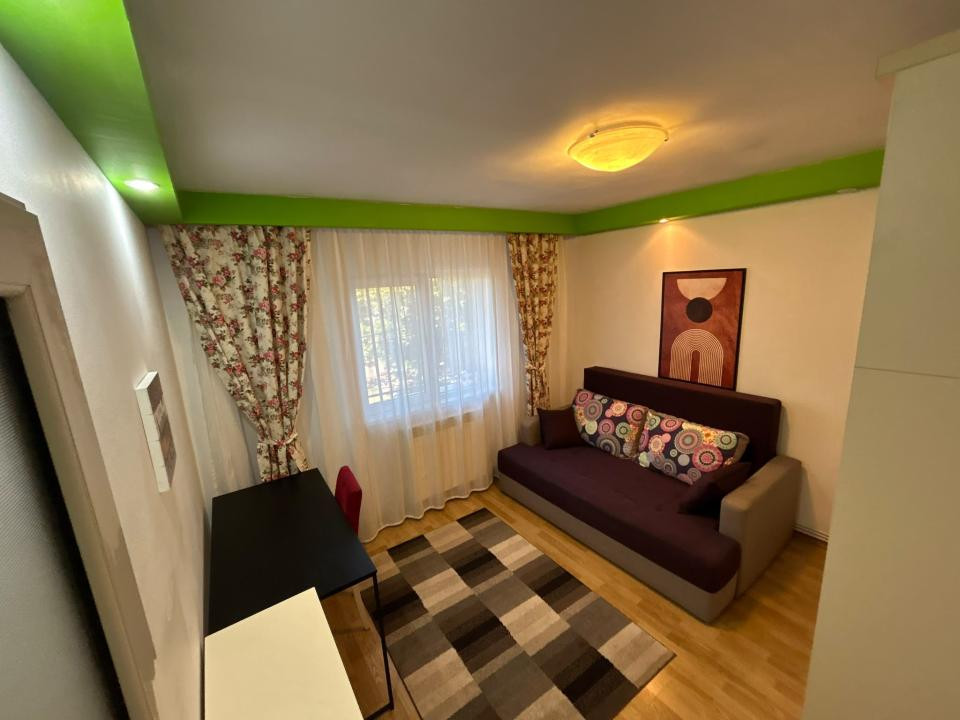 Apartament cu 2 camere decomandat in CUG, pe aleea T. Neculai!